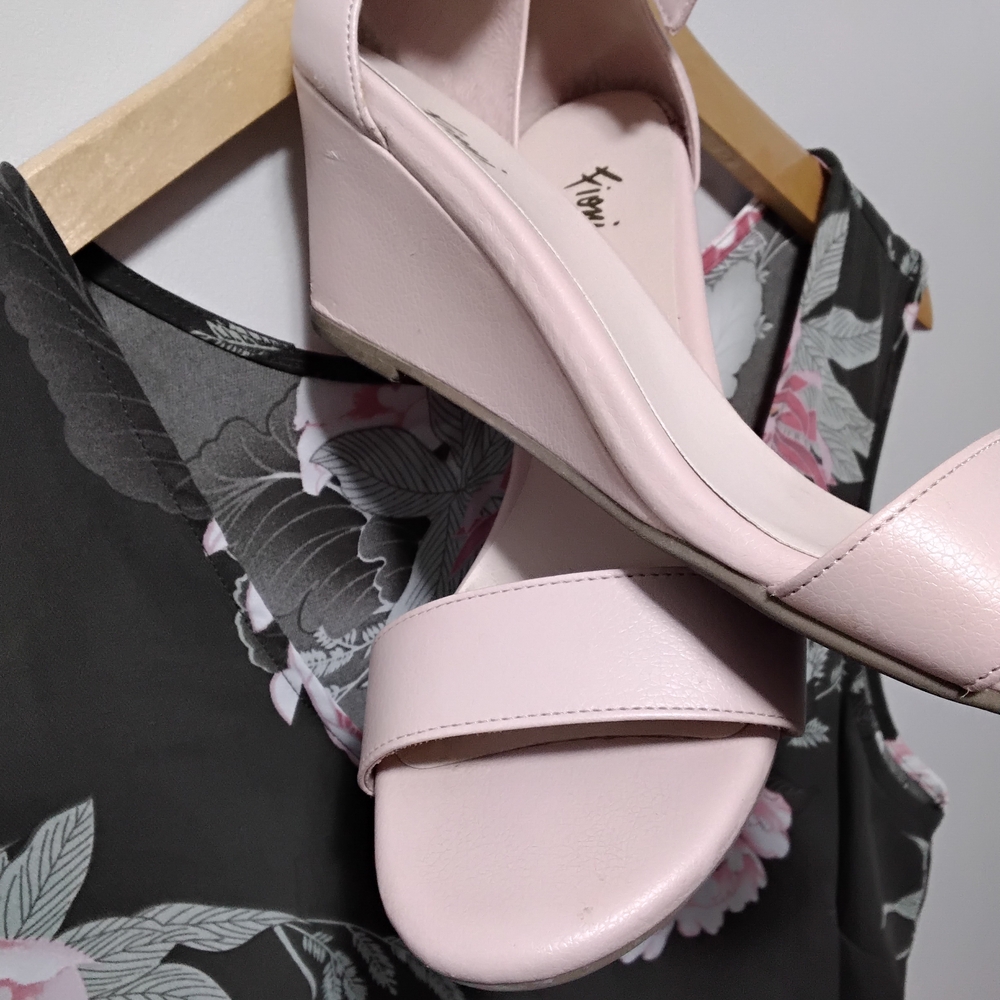 Blush Pink Wedge Sandals Sz 7.5
